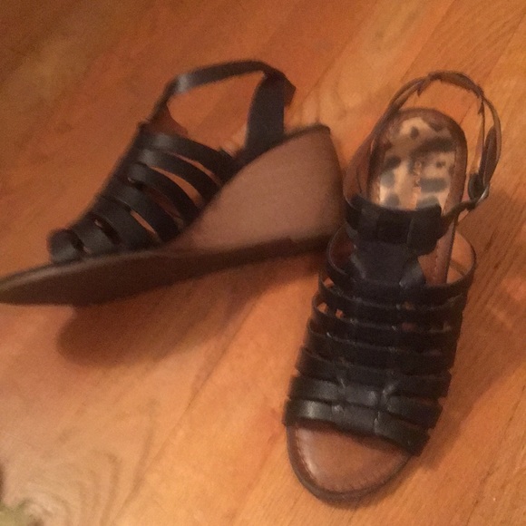 BareTraps Leather Sandals - Picture 2 of 6